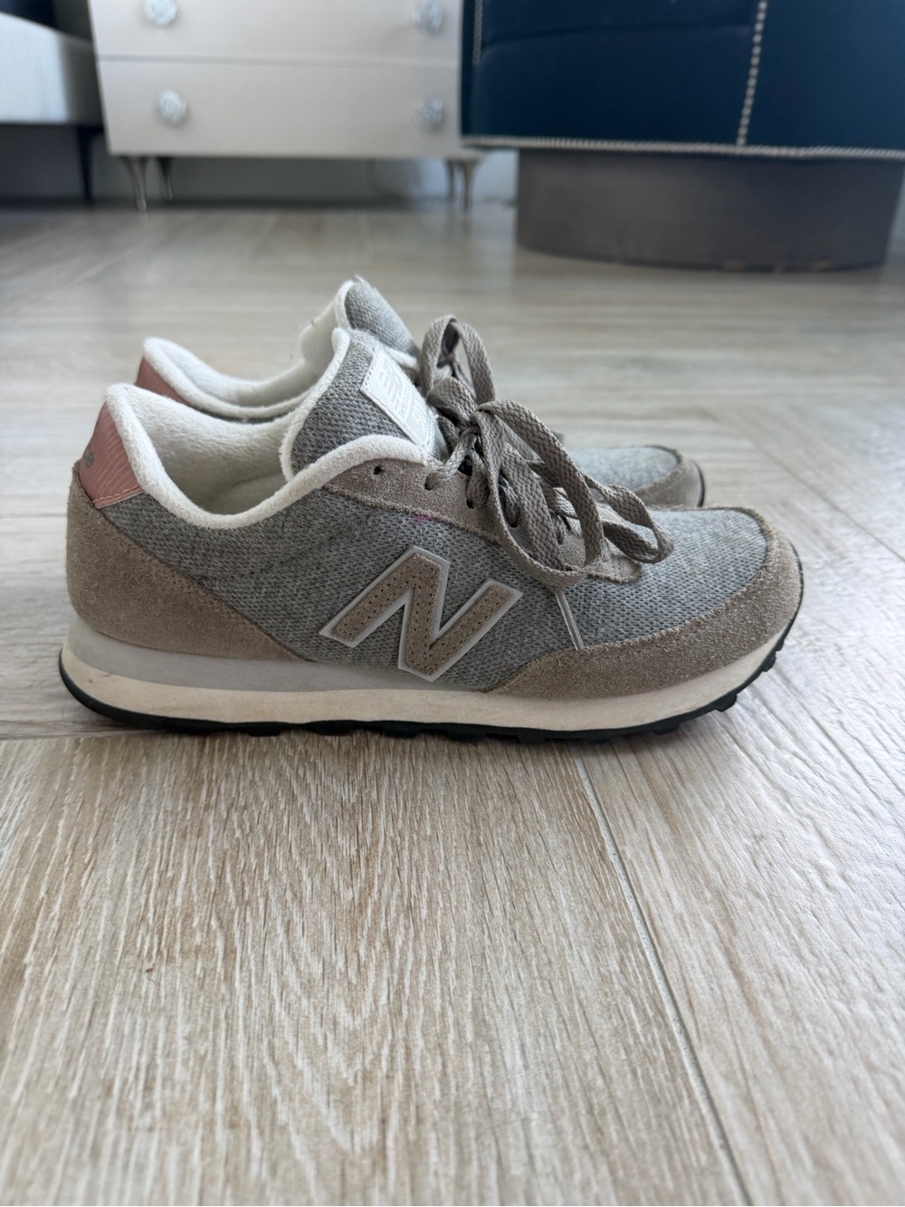 New Balance 501 women’s Taupe & Pink Casual Sneakers